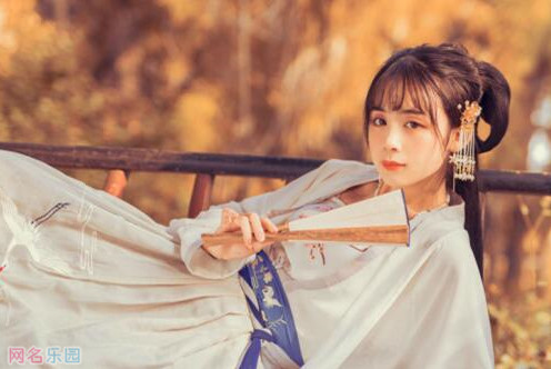 女子佛系清冷網名古風網名：高冷優雅（心陌南塵）